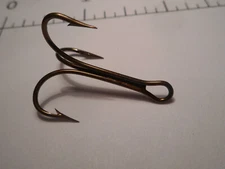 50 MUSTAD no. 2 TREBLE/ TRIPPLE GRIP HOOK OPEN RING AND SHANK BRONZED 7790X