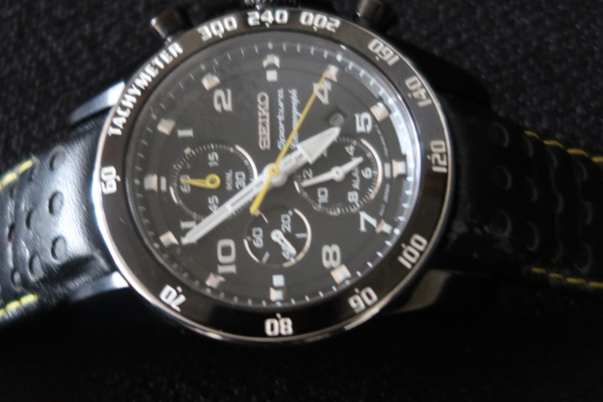 SEIKO 7T62 0KV0 SPORTURA QUARTZ CHRONOGRAPH WATCH BLACK AND WHITE