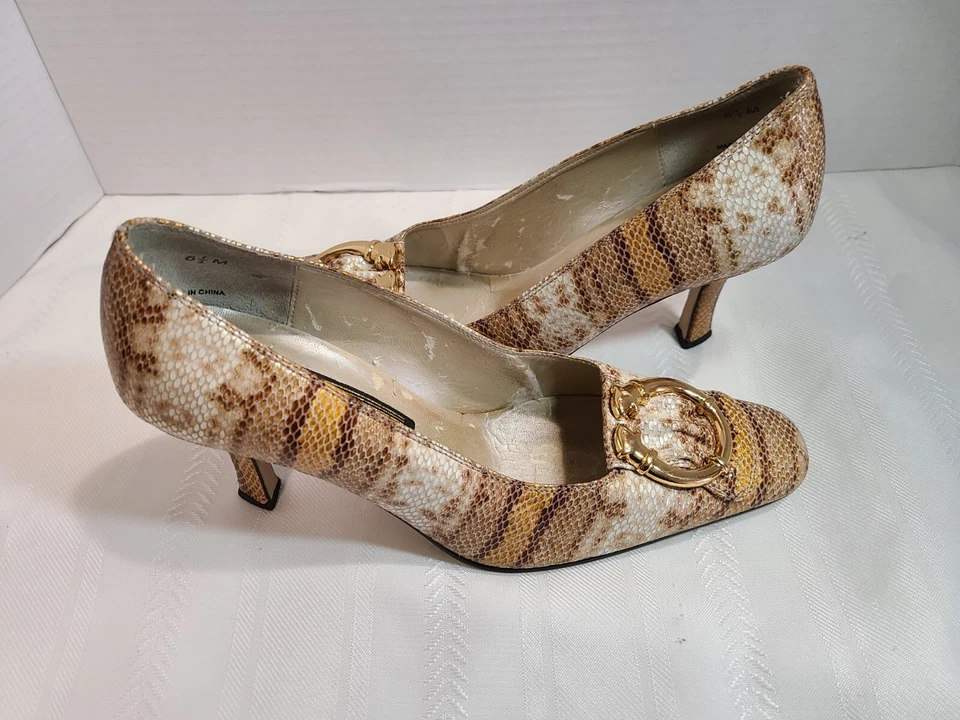 Zapatos de salón J.Renee' de cuero genuino con detalle dorado pantera talla 6,5 estampado de serpiente... Foto 4 de 4