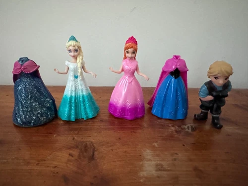Polly Pocket Disney Princess Anna, Kristoff & Elsa and 2 extra dresses