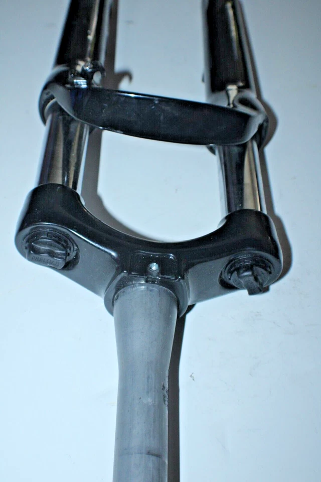 SR Suntour 20" Kids Suspension Bike Fork 11/8" Threaded 135mm 13mm ThruAxle Disc - Image 4 of 4