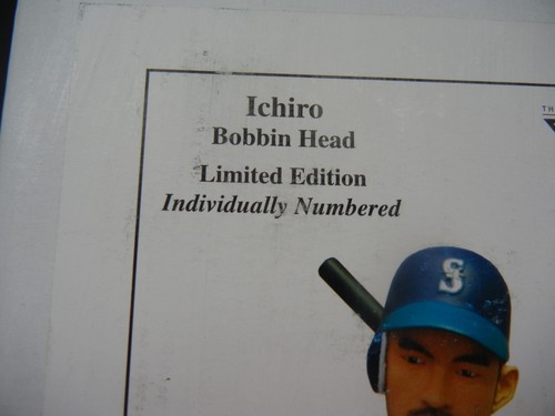 ICHIRO SUZUKI 2002 THE MEMORY COMPANY BOBBLE HEAD /3500 SEATTLE MARINERS - Picture 3 of 9