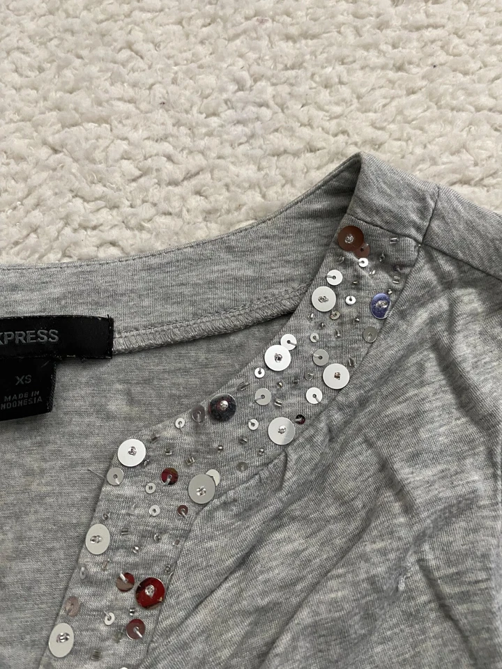 Suéter Pullover Express Mujer Talla XS Gris Manga 3/4 Cuello Henley Lentejuelas (C4) Foto 3 de 4