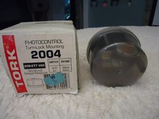 TORK PHOTOCONTROL EYE 208-277 VAC 50/60 HZ TURN LOCK MOUNT 2004 k
