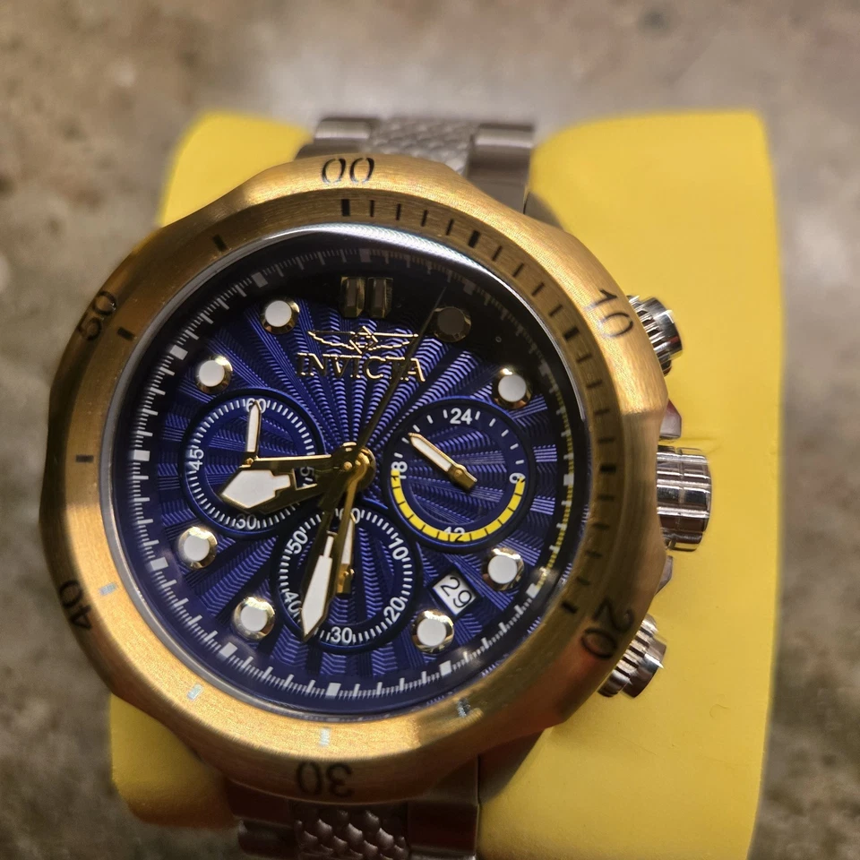Invicta Venom Mid-Size 男式 47 毫米蓝色表盘金色石英计时腕表 47752 — 第 2/4 张图片
