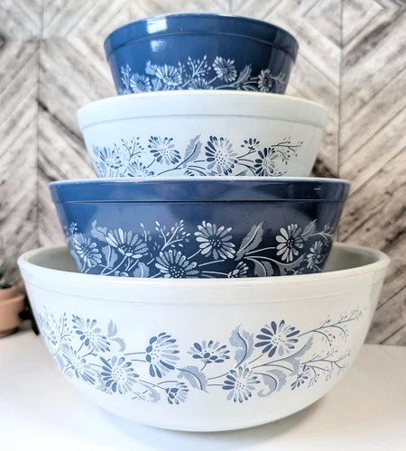 RaRe Set of 4 Pyrex Mixing Bowl Colonial Mist 401 402 403 404 Blue & White NR