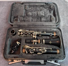 Lightly Pre-Owned Buffet E11 Clarinet with Upgraded Buffet Hard Case