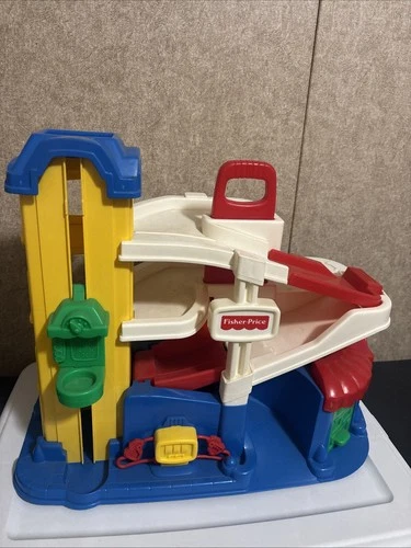 Vintage 1995 Fisher Price Car Garage Parking Ramp Elevator Little People