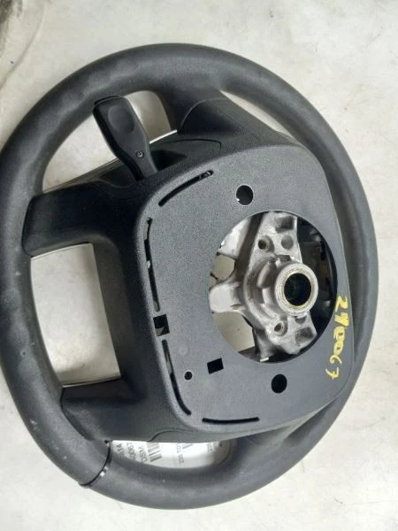 Toyota Prius V 2014 volante Foto 4 de 4