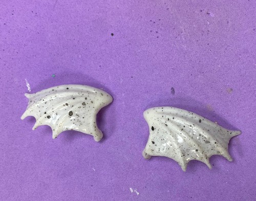 MONSTER HIGH Haunted Rochelle Goyle Doll pair WINGS accessories Replacement V2 - Picture 4 of 6
