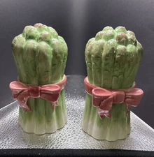 VTG 1988 The Haldon Group ~ ASPARAGUS SALT & PEPPER SHAKERS ~ w/Pink Ribbons