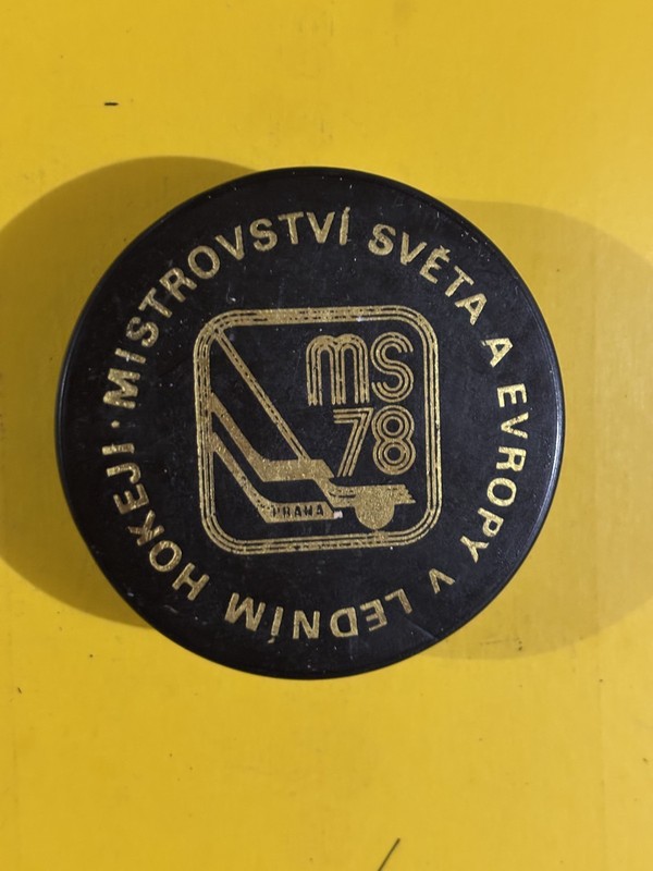 OLD VINTAGE HOCKEY PUCK - 1978 WORLD EUROPE CHAMPIONSHIP PUCK MISTROVSTVI SVETA