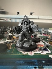 Warhammer 40k Space Marines Ultramarines Marneus Calgar Gauntlets