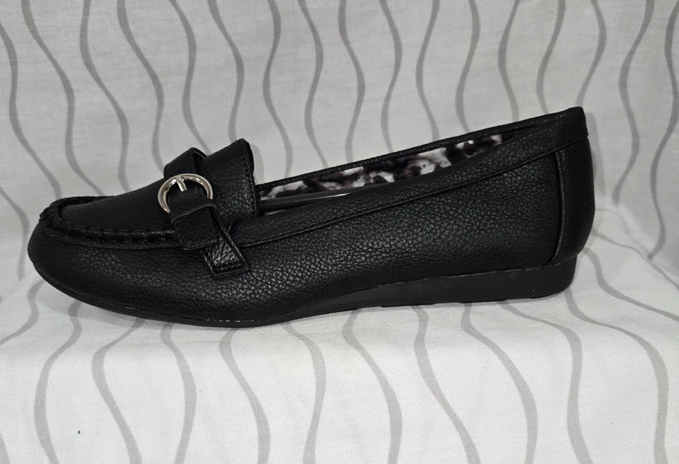 Zapatos mocasines Cushion Walk By Avon para mujer negros de imitación de cuero talla 9W Foto 3 de 4