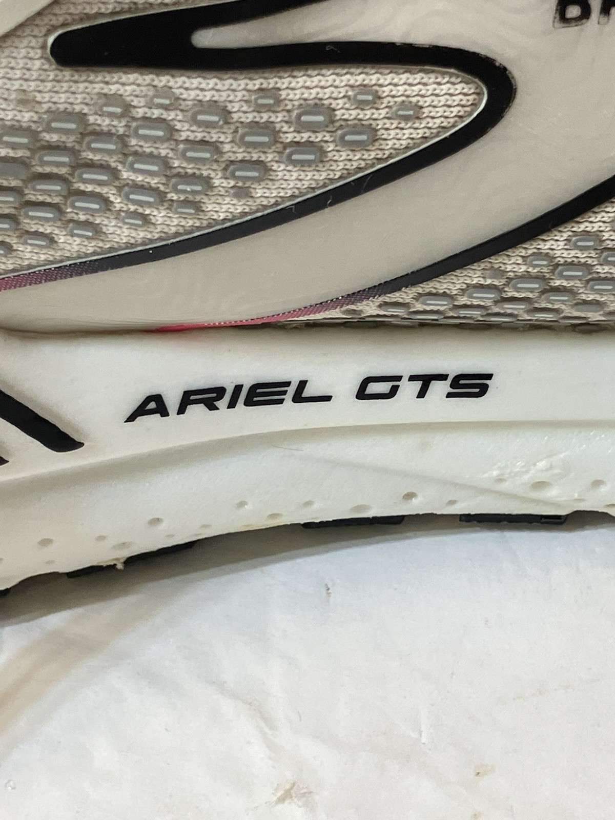 Brooks Ariel GTS 23 Women's Running Shoes 11 White Sneakers 1203901D078 thumbnail 3