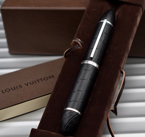 LOUIS VUITTON Cargo Black Alligator Leather Rollerball Pen (RB) - Foto 2 di 21