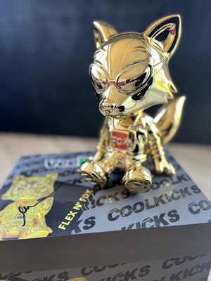 Veefriends x Coolkicks Flex n' Fox Figurine with Box Signed by Gary Vee, 1/500