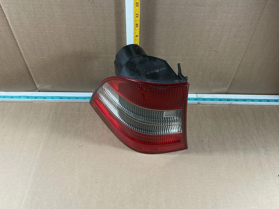 Conjunto de luz trasera izquierda del lado del conductor Mercedes-Benz W163 ML320 ML430 1998-2001 Foto 4 de 4