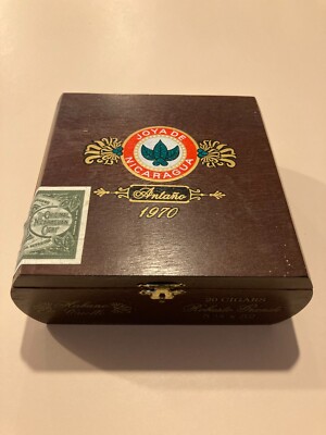 Empty Joya de Nicaragua 1970 Antano Robusto Grande Wood Hinged Cigar Box 
