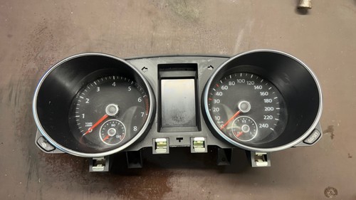 VW Golf 6 Tacho Kombiinstrument 5K0 920 861 1.4 TSI Benzin