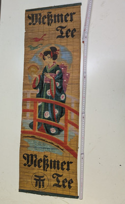 Bambusmatte mit Werbung für ''Meßmer Tee''