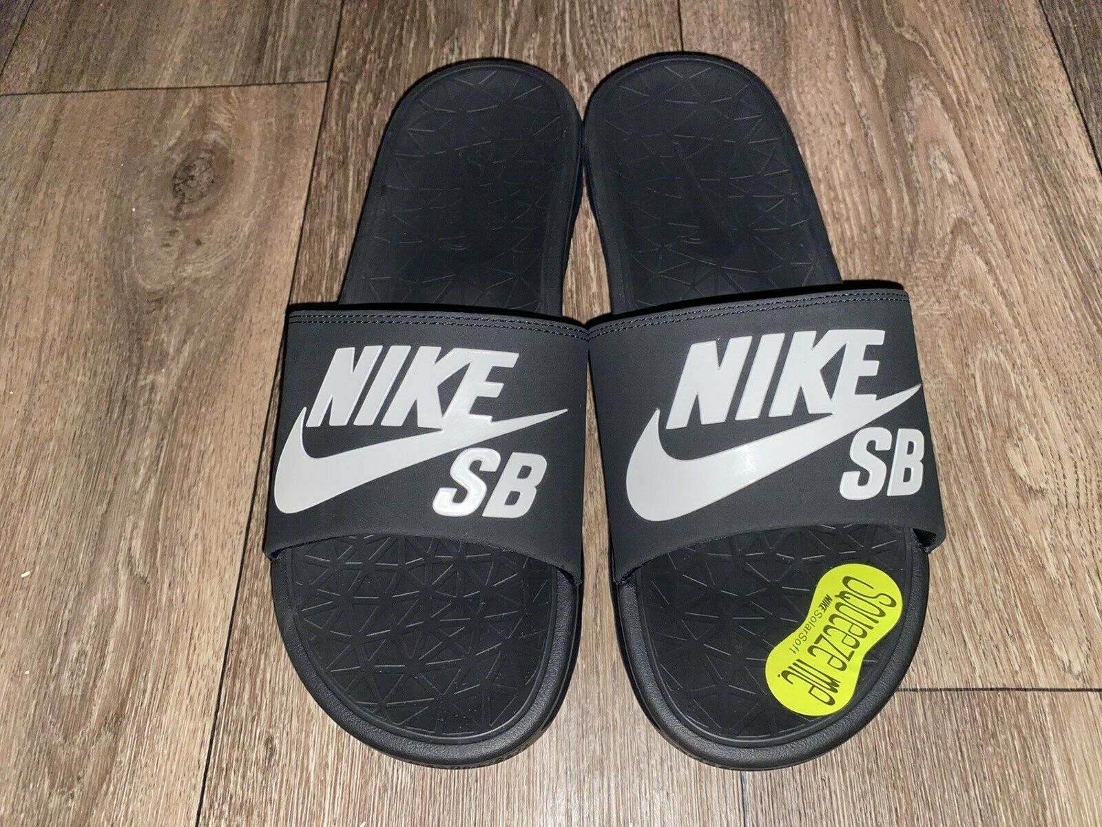 Nike SB Benassi Solarsoft Slides Men's Black/White 840067 001