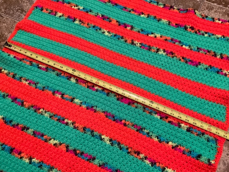 MANTA DE REGAZO DE GANCHILLO ABUELA HECHA A MANO (34” X 36”) VERDE NARANJA MULTITONO Foto 2 de 4
