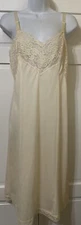 VINTAGE WONDERMAID NON CLING BEIGE NYLON FULL  SLIP DRESS PETTICOAT 38
