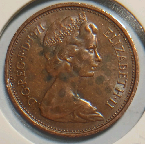 Beautiful 1971 Queen Elizabeth II, 2 New Pence Coin. Very Nice Coin.