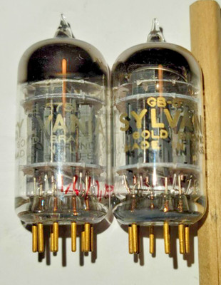 Ein schönes eng abgestimmtes Paar 5751 Sylvania Gold Brand Triple Micas