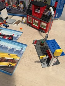 LEGO City City Corner 7641 Bus & Pizza Shop - PARTIAL set w/ manuals + box
