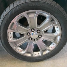 Used Wheel fits: 2016 Gmc Yukon 22x9 7 spoke silver with chrome inserts opt RXN