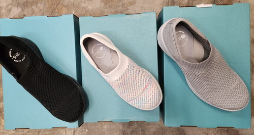 Bzees Women's Good Day Sneakers Slip-On Knit Washable Stretch Shoes Four Colors - Picture 1 of 6