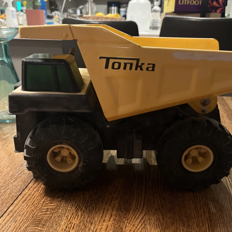 Tonka Steel Classics - Mighty Dump Truck - Image 3 of 4