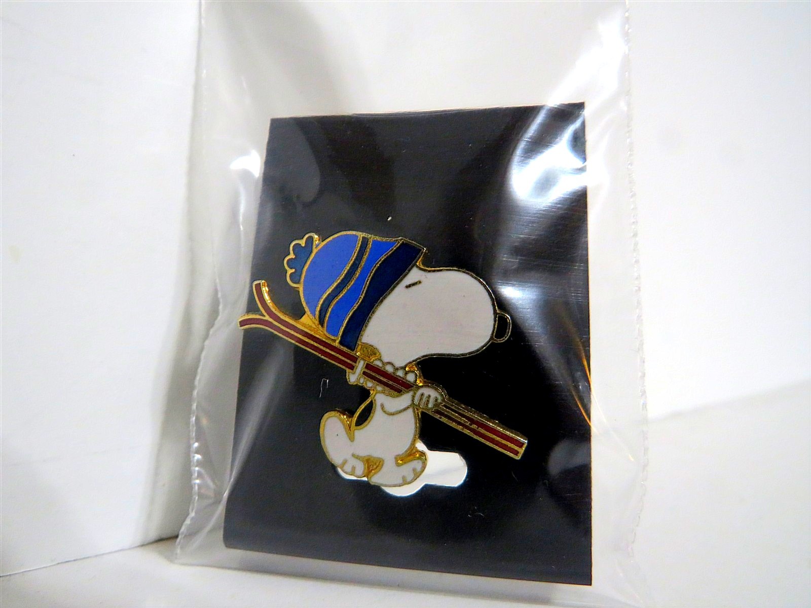 Snoopy Peanuts Charlie Brown Aviva Cloisonne Jewelry Vintage Pin Figure 1975