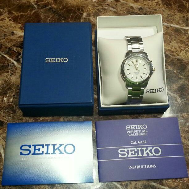 Men's Vintage 2007 Seiko Stainless & Gold Tone Watch Model 6A32 With Case