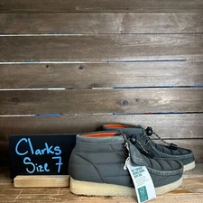 New Womens Clarks Wallabees Olive Green Quilted Ankle Chukka Boots Size 7 M