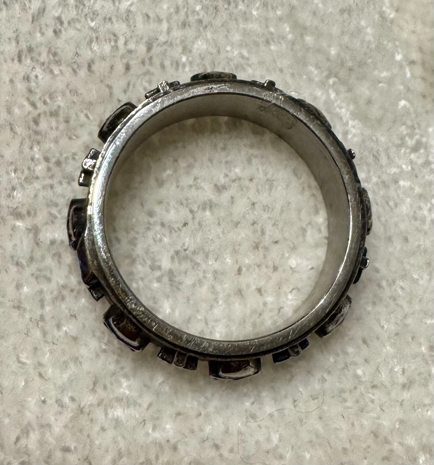 Anillo giratorio cruces y calaveras plateadas y negras de acero inoxidable talla 10 Foto 4 de 4