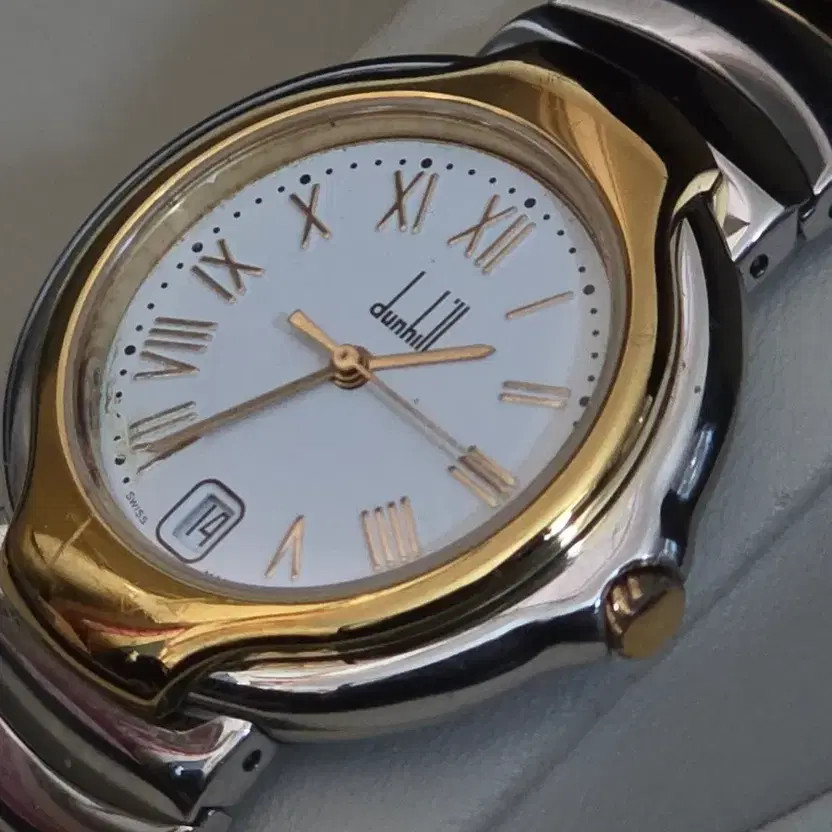 Dunhill Men's Gold-Tone Luxury Watch Swiss Made image 2