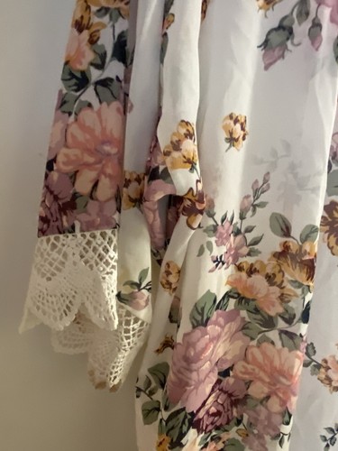 Wallflowers Damen Kimono Morgenmantel vorne offen L Large weiß mit Blumenmuster - Bild 3 von 6