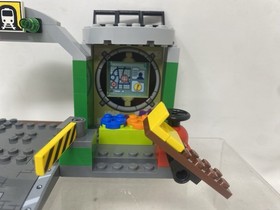 LEGO Juniors: Turtle Lair 10669 TMNT Leonardo Teenage Mutant Turtles Complete