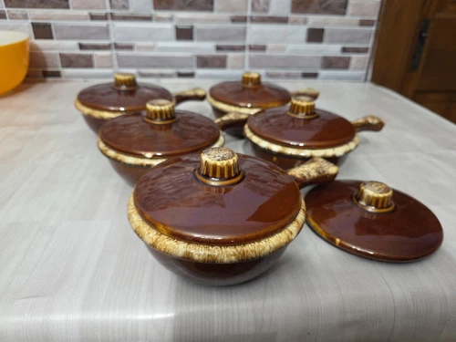 60's Vtg Hull USA Pottery Onion Soup Chowder Bean Stew Bowls (5 Bowls + 6 Lids)