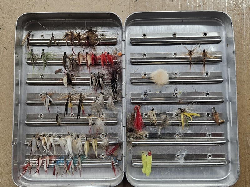 Fly Box,Trout Flies,  Fly Fishing  ,#97  VINTAGE  Over 60 Lures 