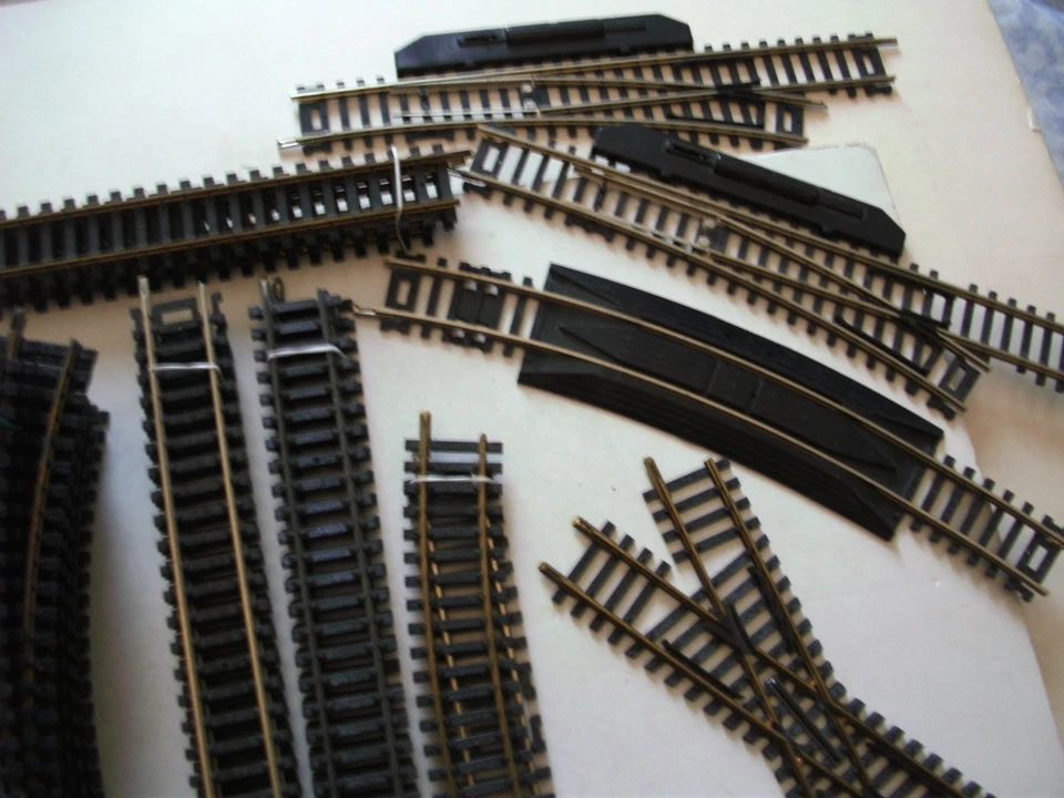 Lot de rails et aiguillages - Echelle HO - Photo 4/4