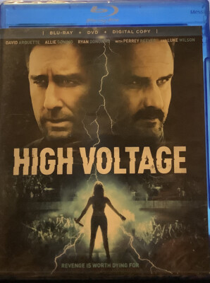 High Voltage (BIu-ray+DVD Combo) David Arquette, Luke Wilson, Ryan Donowho / NR