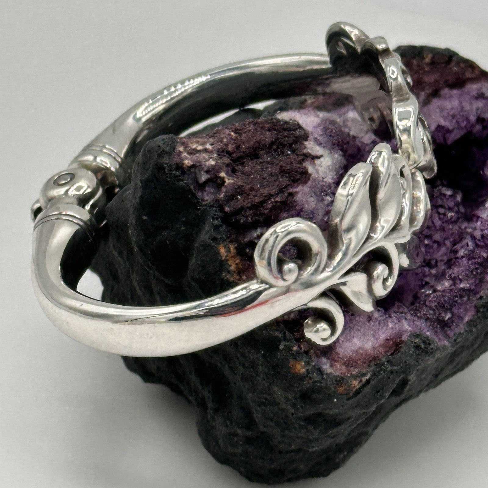 Brighton Laurel Vine Scroll Hinged Bangle Bracele… - image 3