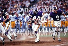 TOMMY KRAMER HANDS OFF TO CHUCK FOREMAN MINNESOTA VIKINGS VS. CHARGERS 1979