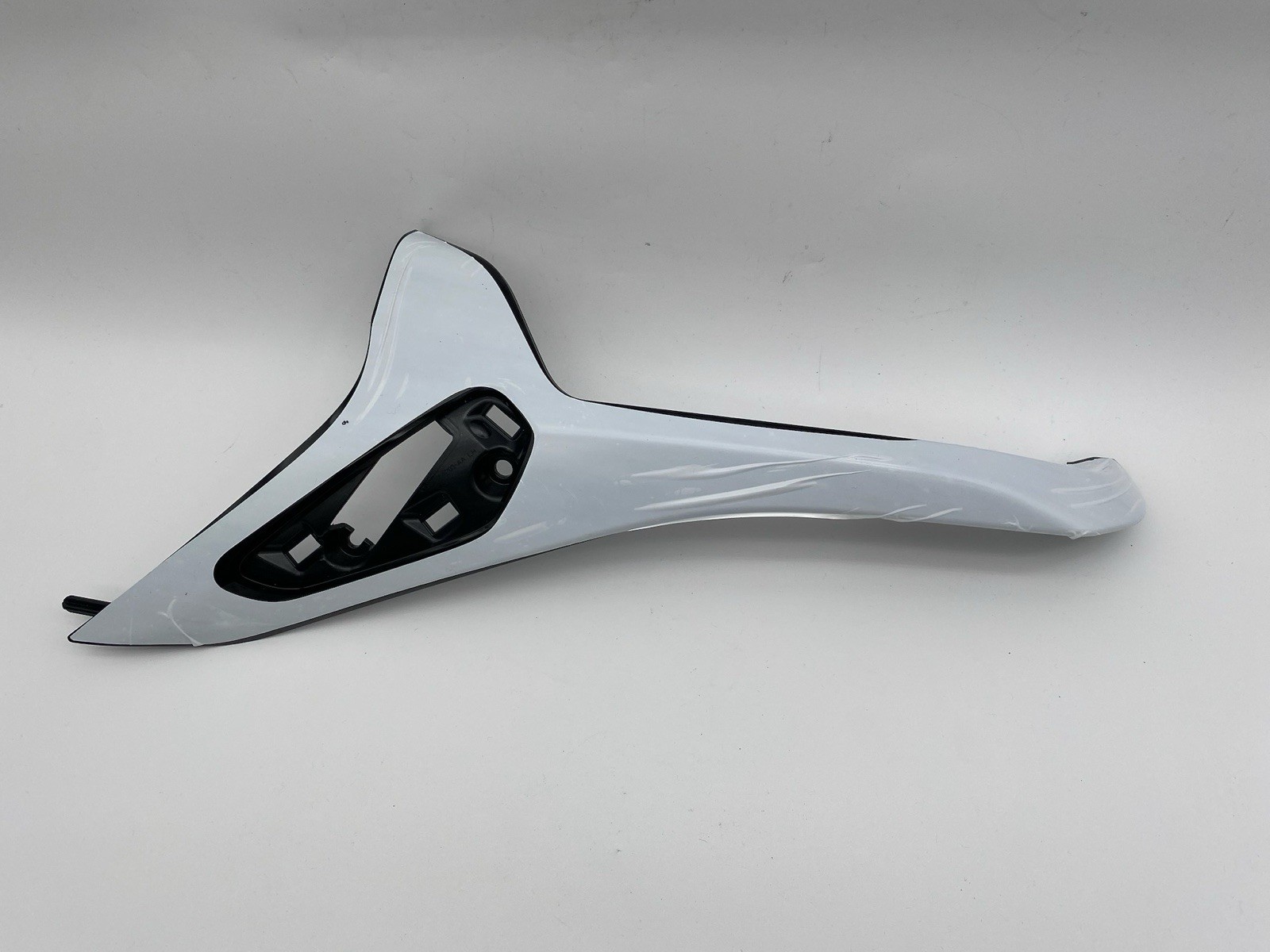 2019-2023 ASTON MARTIN VANTAGE DRIVER SIDE CENTER CONSOLE TRIM PANEL BLACK GLOSS