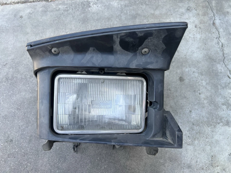 Lámpara de luz lateral derecha para pasajero láser Eclipse Talon 90-91 negra Foto 2 de 4