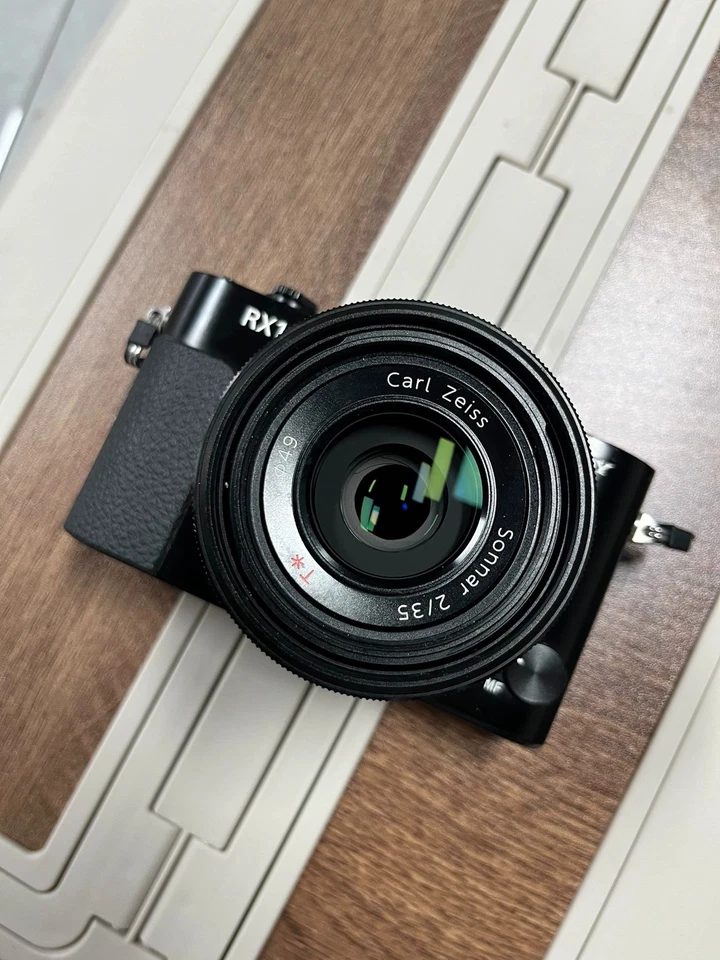 Sony Cyber-shot DSC-RX1 24MP Full Flame 数码相机 黑色 — 第 3/4 张图片